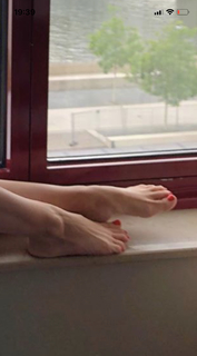 Daniela Katzenberger feet photo thumbnail
