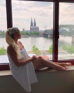 Daniela Katzenberger feet photo thumbnail