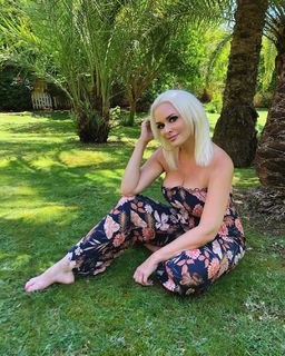 Daniela Katzenberger feet photo thumbnail