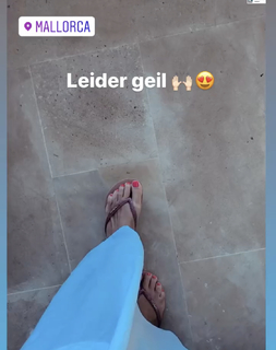 Daniela Katzenberger feet photo thumbnail