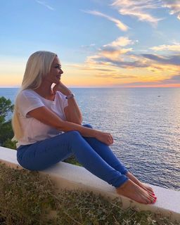 Daniela Katzenberger feet photo thumbnail