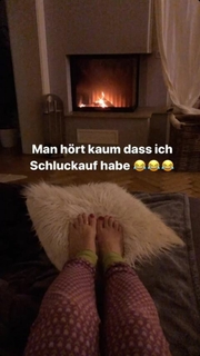 Daniela Katzenberger feet photo thumbnail