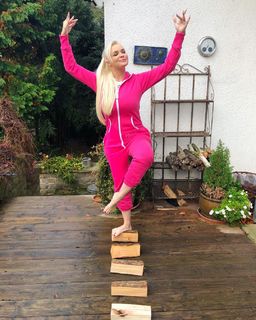 Daniela Katzenberger feet photo thumbnail