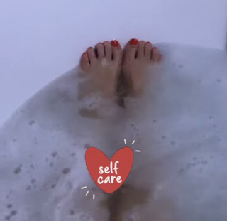 Daniela Katzenberger feet photo thumbnail