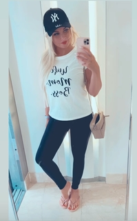 Daniela Katzenberger feet photo thumbnail
