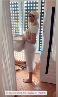 Daniela Katzenberger feet photo thumbnail