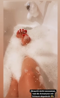 Daniela Katzenberger feet photo thumbnail