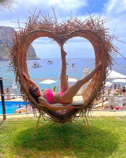 Daniela Katzenberger feet photo thumbnail