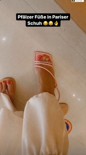 Daniela Katzenberger feet photo thumbnail