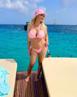 Daniela Katzenberger feet photo thumbnail