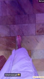Daniela Katzenberger feet photo thumbnail
