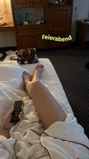 Daniela Katzenberger feet photo thumbnail