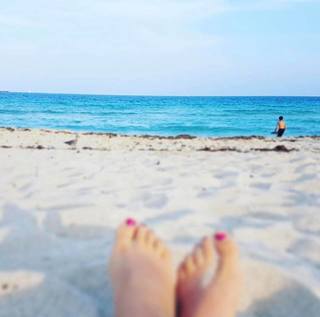 Daniela Luján feet photo thumbnail