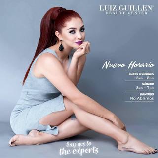 Daniela Luján feet photo thumbnail
