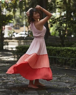 Daniela Luján feet photo thumbnail