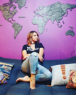 Daniela Luján feet photo thumbnail