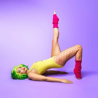 Daniela Luján feet photo thumbnail