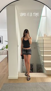 Daniela Melchior feet photo thumbnail