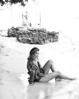Daniela Ospina feet photo 1