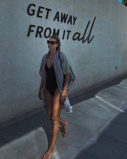 Daniela Pestova feet photo 16