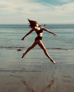 Daniela Ruah feet photo thumbnail