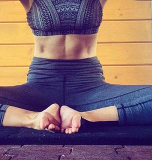 Daniela Ruah feet photo thumbnail