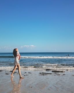 Daniela Ruah feet photo thumbnail