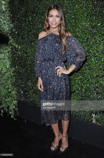Daniella Alonso feet photo thumbnail