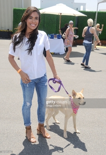 Daniella Alonso feet photo thumbnail