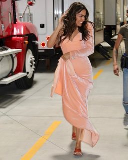 Daniella Alonso feet photo thumbnail