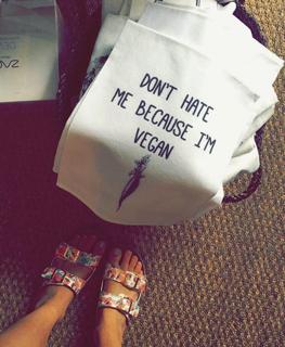 Daniella Monet feet photo thumbnail