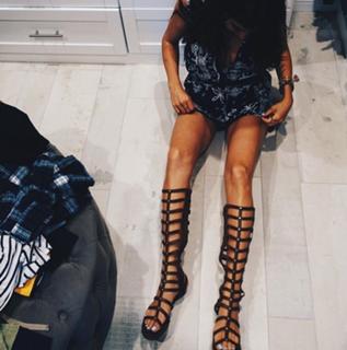 Daniella Monet feet photo thumbnail
