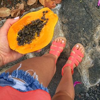 Daniella Monet feet photo thumbnail