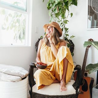 Daniella Monet feet photo thumbnail