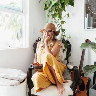 Daniella Monet feet photo thumbnail