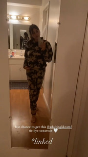 Daniella Monet feet photo thumbnail