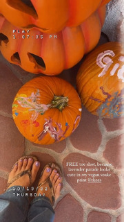 Daniella Monet feet photo thumbnail