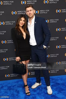 Daniella Monet feet photo thumbnail