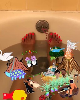 Daniella Pineda feet photo thumbnail