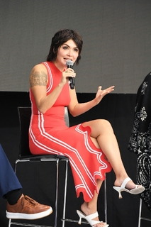 Daniella Pineda feet photo thumbnail