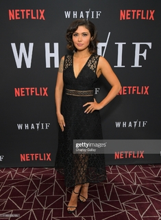 Daniella Pineda feet photo thumbnail
