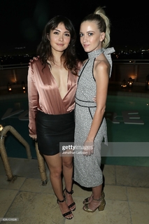 Daniella Pineda feet photo thumbnail