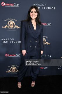 Daniella Pineda feet photo thumbnail