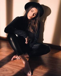 Daniella Rahme feet photo thumbnail