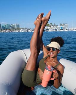 Danielle Acoff feet photo 1
