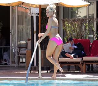 Danielle Armstrong feet photo 13