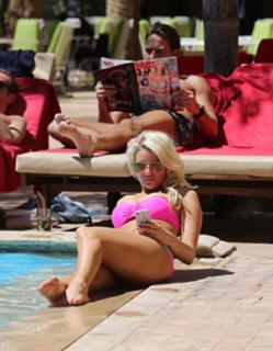 Danielle Armstrong feet photo 4