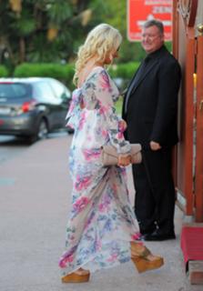 Danielle Armstrong feet photo 8