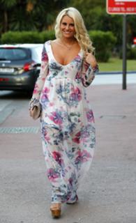 Danielle Armstrong feet photo 7
