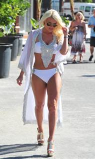 Danielle Armstrong feet photo 17